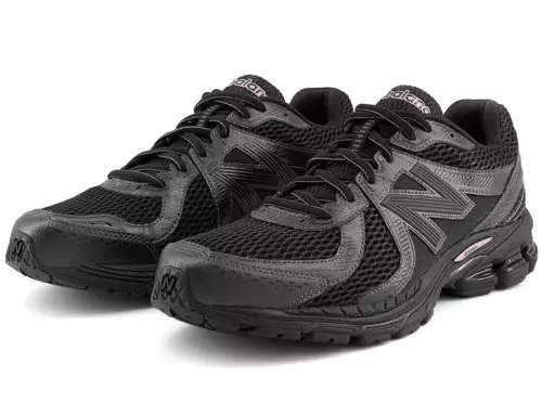 La New Balance 860v2 s’offre une touche de rose dans son édition « Black/Pink »